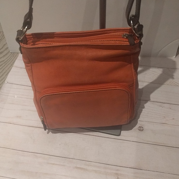 Beautiful Genuine leather bag by Danier 🍀 - Picture 6 of 12